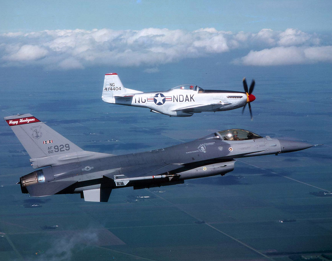 picture of similarities between P-51 Mustang and F-16 Viper