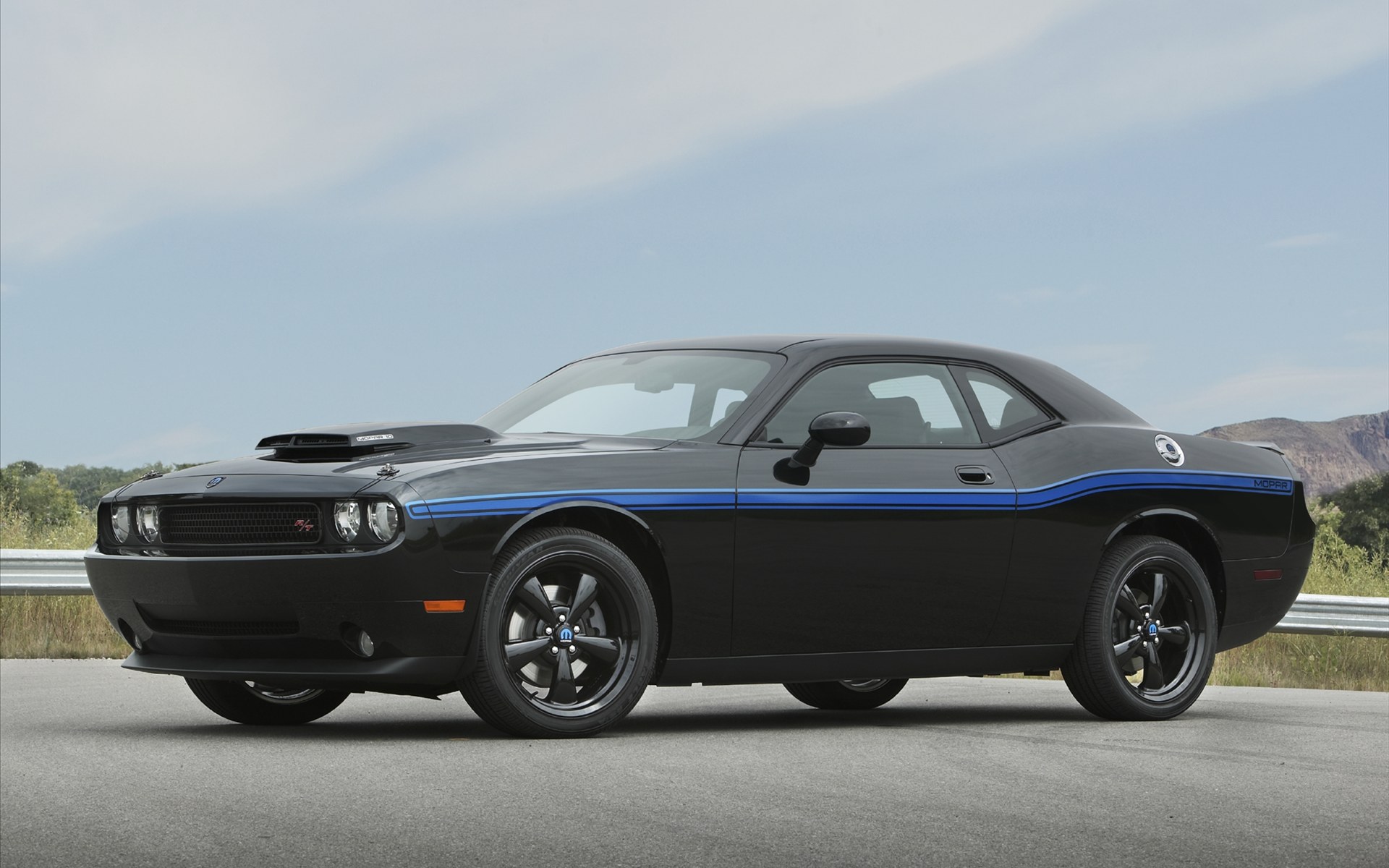 picture of Dodge Challenger, 2010, RT Mopar Special Edition